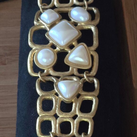 Vintage MCM Avon Women's Gold and White Jewellery - Picture 2 of 8